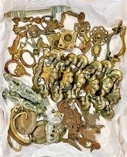 VINTAGE & ANTIQUE Mixed Lot SALVAGED Brass FURNITURE DRAWER PULLS Knobs HARDWARE