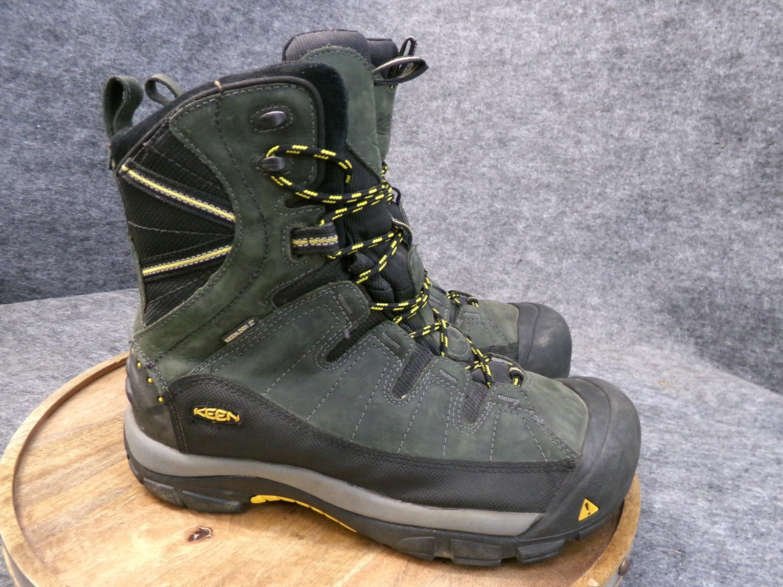 Stivali da trekking impermeabili Keen Summit County III 400 grammi da uomo taglia 10 nero oliva