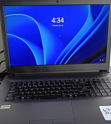 CLEVO N870HZ  i7 7700 HQ, @ 2.8 GHz, 17.3'' 24 GB RAM, 512 GB SSD, WITH CHARGER.