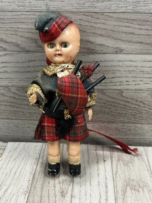 Vintage Scottish Piper Puppe mit vollem Kostüm & Dudelsack - Souvenir Puppe