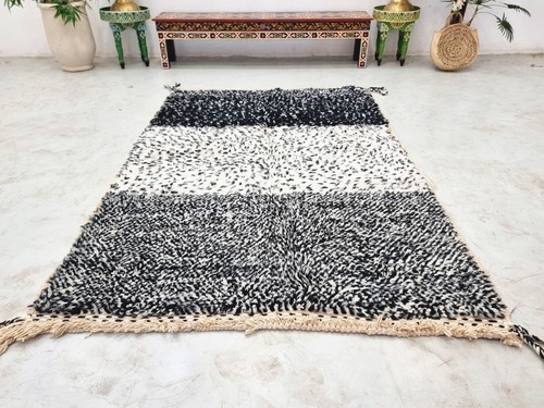 Moroccan Handmade Beniourain Rug 4'8x7'1 Berber Dotted Black & White Wool Carpet - Picture 13 of 13
