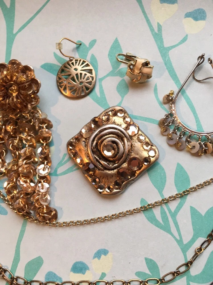 Vintage Jewelry Crafting Parts Repair Beads  BB-23
