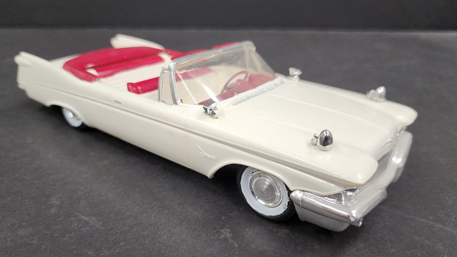 AMT 1960 CHRYSLER CONVERTIBLE BUILT  BC48