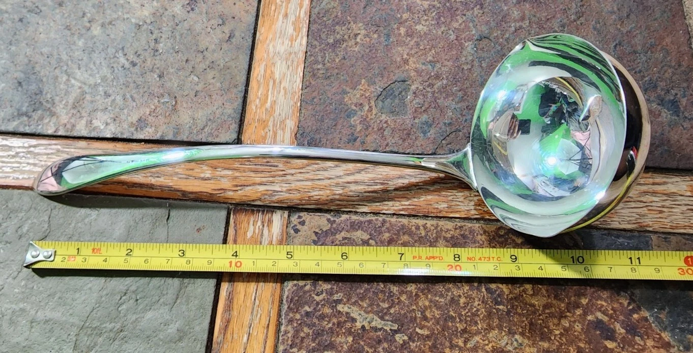 VINTAGE SILVERPLATED PLAIN POINTED HANDLE SPOUTED SOUP 🍲 😋 LADLE