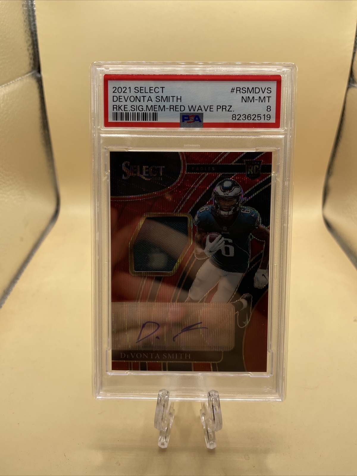 DeVonta Smith Panini Select Rookie Signature Memorabilia #RSMDVS Red Wave