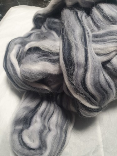 Merino Wool Tops 200gr "Tempest" 23 Microns Spinning Felting Crafts - Picture 4 of 8
