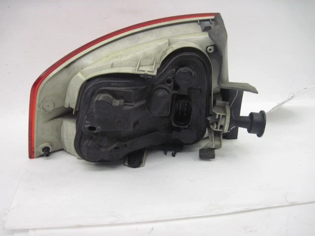 Used Left Outer Tail Light Assembly fits: 2005 Audi S4 Sdn quarter panel mounted Foto 2 de 4