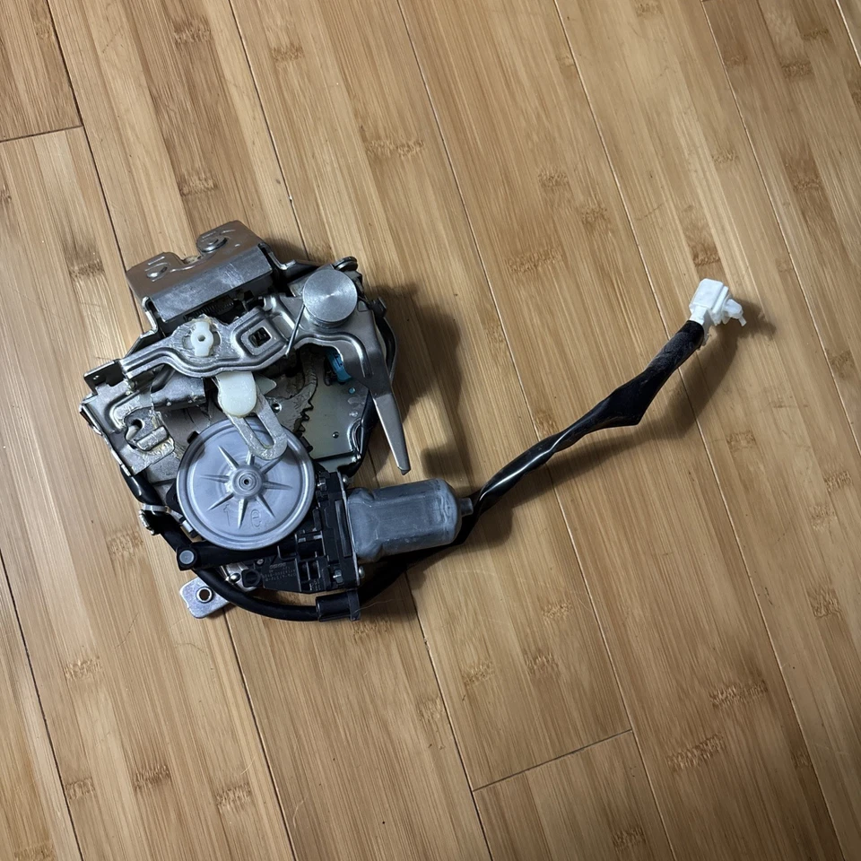 Cerradura de puerta Honda Pilot 2016-2018 con potencia usada en buen estado Foto 2 de 4