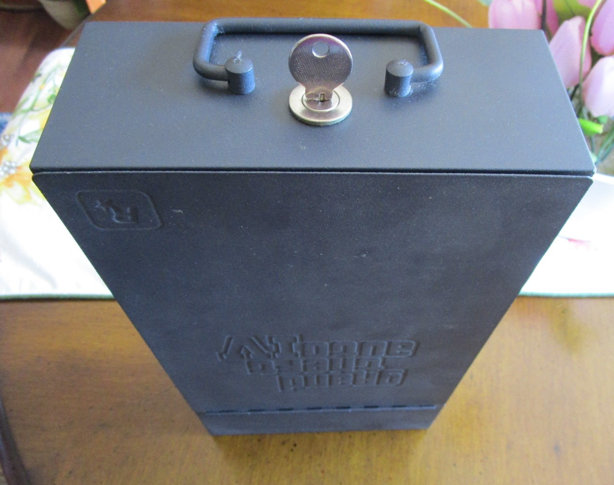 Grand Theft Auto IV GTA 4 Metal Bankers Lock Box -Special Edition