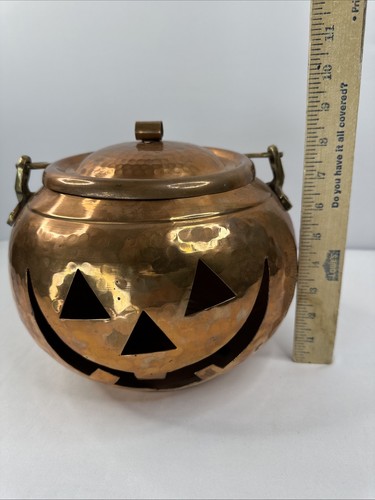 Pentola zucca vintage in rame massiccio Jack-O-Lantern coperchio con manico in ottone martellato - Foto 8 di 9