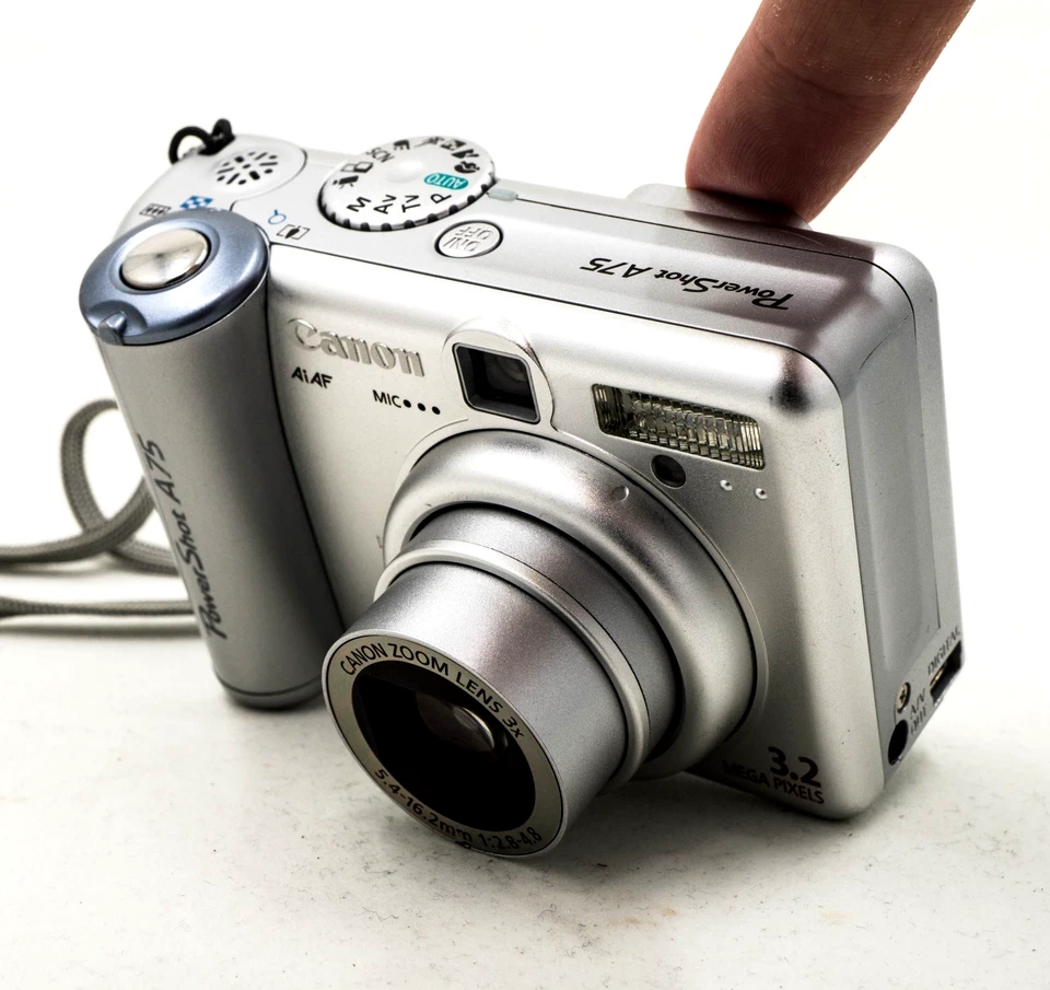 Canon PowerShot A75 3.2MP Digital Camera - Silver - Image 2 of 4