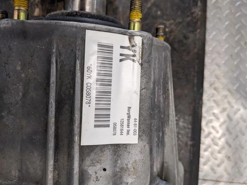 Estuche de transferencia Opt NR3 compatible con 03-06 ESCALADE 1091584 Foto 3 de 4