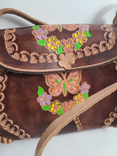 Vintage handbesetzte Leder Umhängetasche Handtasche 70er Jahre handbemalt Schmetterling Klappe - Bild 2 von 8