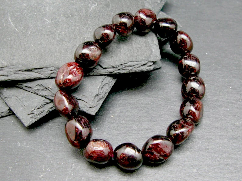 Pulsera de 10 mm granate rojo cuentas de piedra pulida pepita de piedras preciosas naturales Reiki Hea Foto 3 de 4
