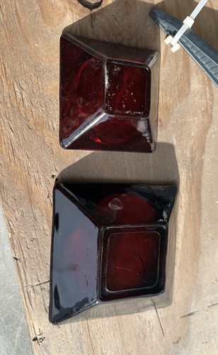 Set Of 2 - Sizes Royal Ruby Red Glass Square Ashtrays Anchor Hocking - Picture 7 of 8