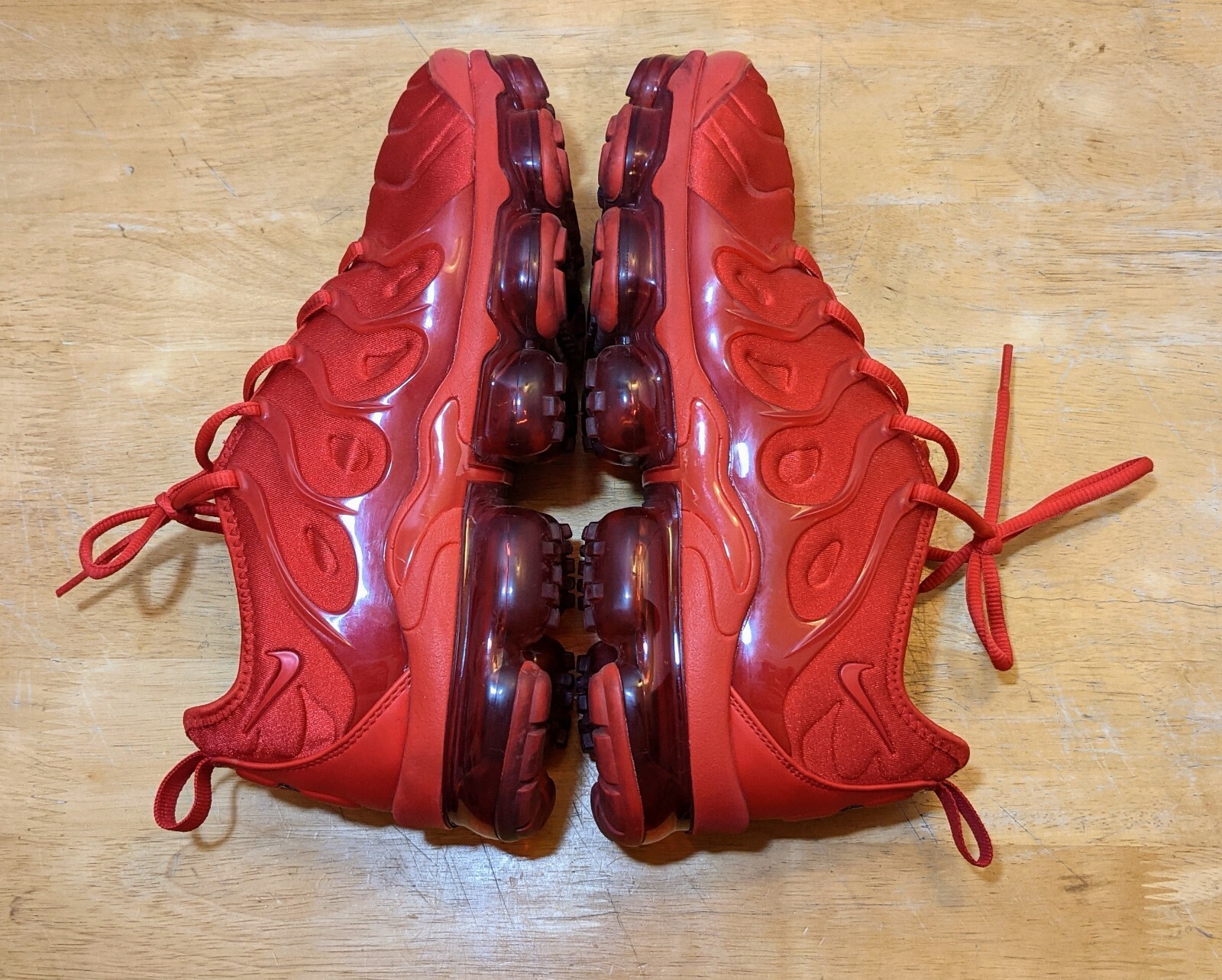 red nike vm