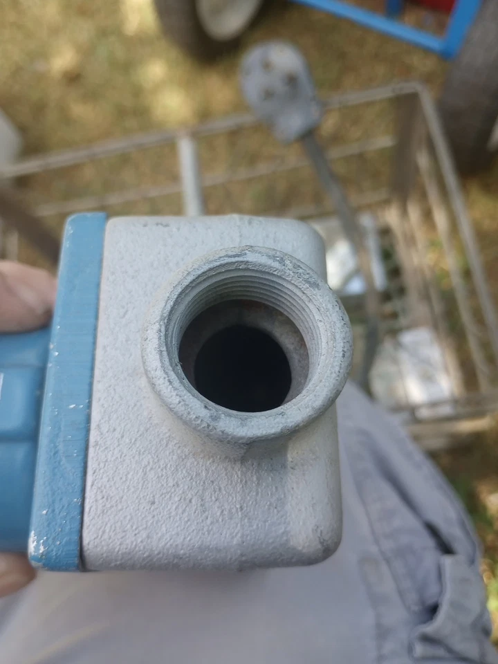 Dispositivo de cableado Appleton - Receptáculo de bloqueo Hbl20403, sin Nema, 20/30 A,  Foto 4 de 4