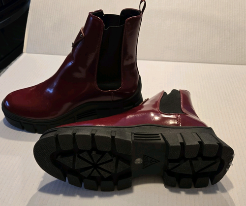 Guess Womens Hestia Red Booties Chelsea Boots Shoes 9.5 Medium - Picture 2 of 5