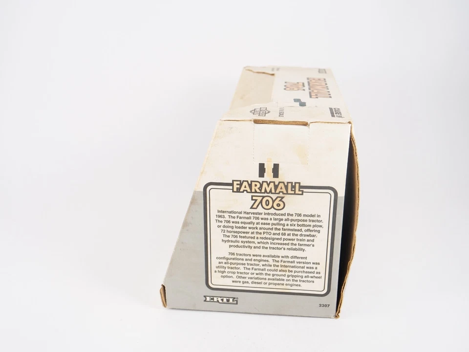 Ertl  1/16 Tracteur Farmall 706 Ref 2307 - Photo 4/4