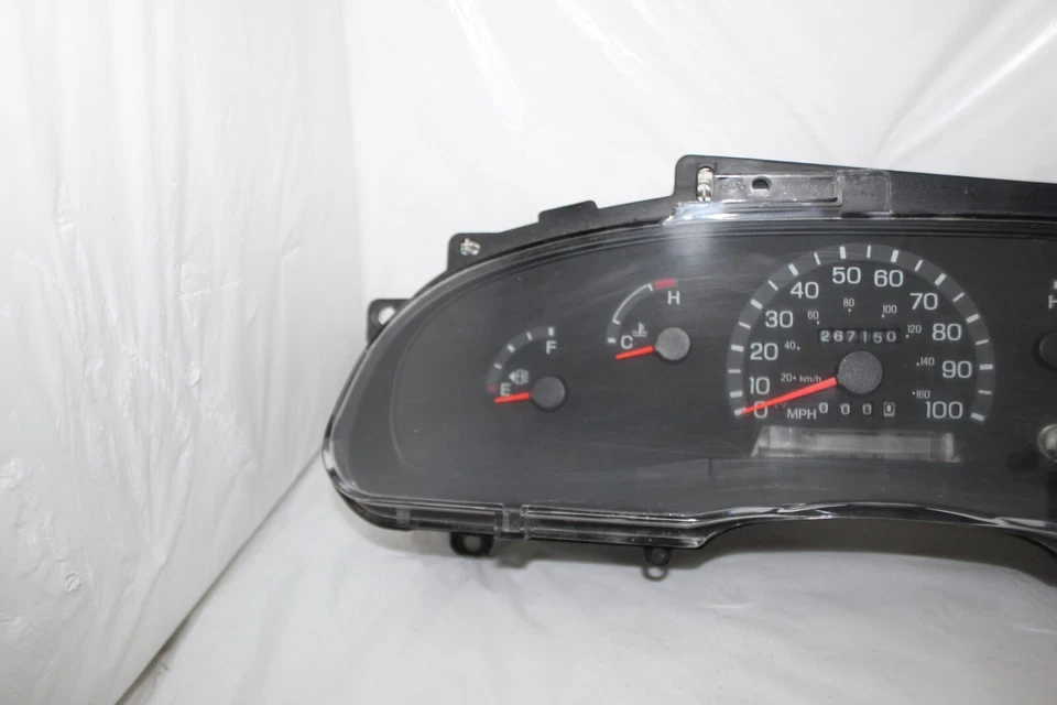 Cuadro de instrumentos velocímetro 99 medidores Ford E250/E350/E450SD 267.150 millas Foto 2 de 4