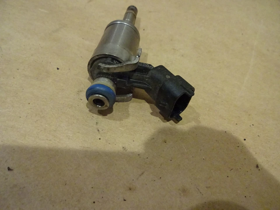 Ferrari California - Inyector de combustible - P/N 247589 Foto 2 de 4