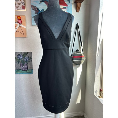 Gr. 10 schwarzes ärmelloses Kleid - lbd - klassische Körperkonturierung - tiefer Ausschnitt