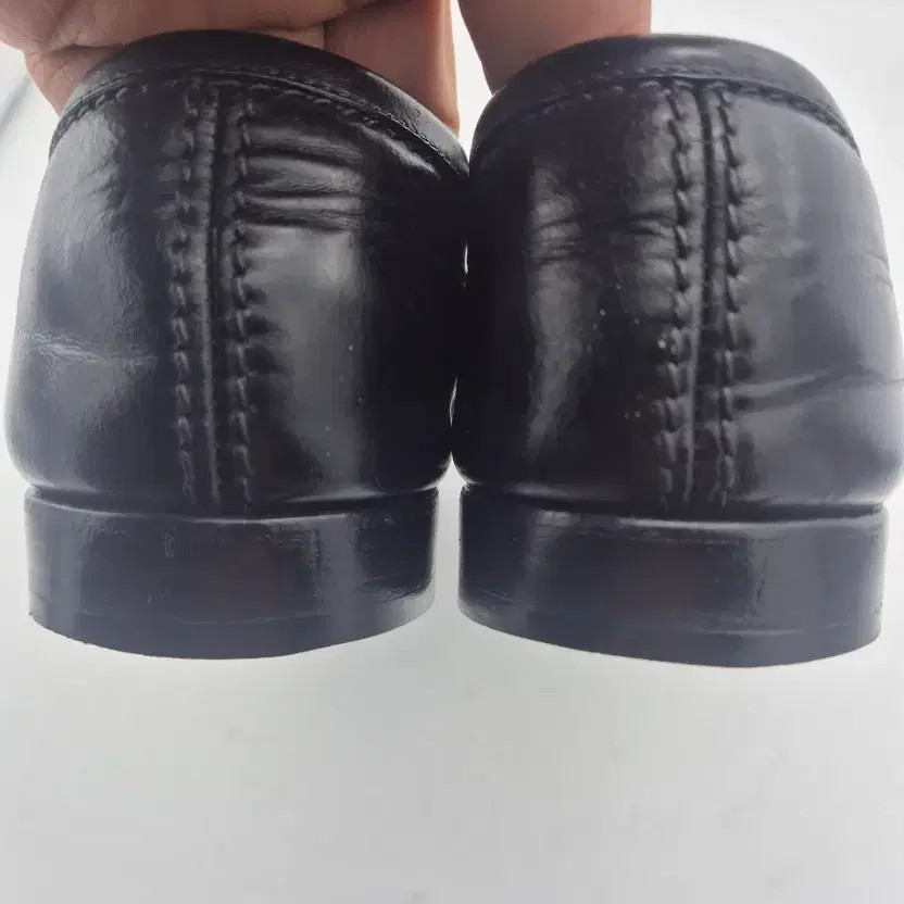 Louis Vuitton Black Loafer Shoes for Men - Size 255-260 thumbnail 2