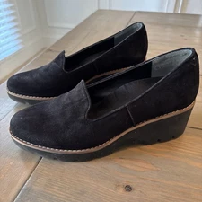 Vionic Women’s Size 8 Willa Wedge Black Suede Slip On Loafer