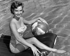 Debbie Reynolds Posing In The Pool 4x6 PHOTO PRINT