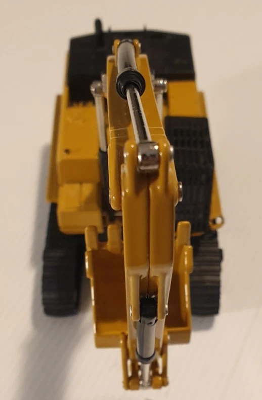 CAT CATERPILLAR 385C L Hydraulic Excavator 1/64 Model By Diecast Masters 85694. - Image 2 of 4