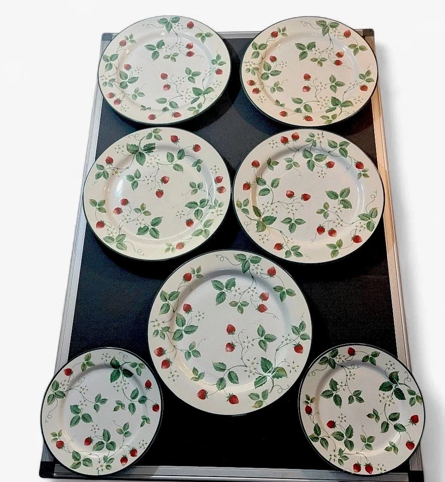 Vintage INTERNATIONAL 11" Dinner and  Salad STRAWBERRY FAIR Stoneware - Set Of 7 - Image 2 of 4