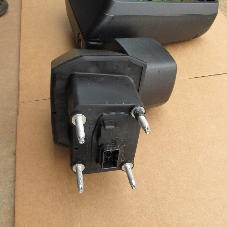 2020 2021 2022 2023 CHEVROLET SILVERADO 2500 3500 LH DRIVER SIDE VIEW MIRROR OEM - Image 3 of 4