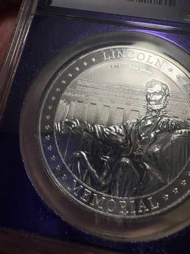 NIUE  2022 2$  Lincoln Memorial NGC perfect MS70 amazing silver coin