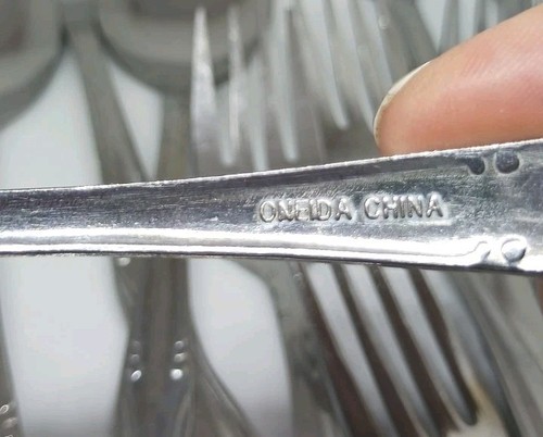 Oneida Chatelaine18pc flatware Set Stainless Serving Flatware used - Picture 3 of 4