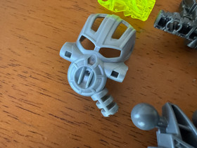 LEGO BIONICLE: Mazeka (8954) 100% complete with instruction booklet and spheres
