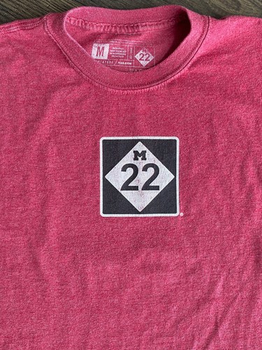 M22 T-Shirt Unisex Sz Med Up North Sign, Traverse City Northern Michigan Red Tee - Picture 3 of 10