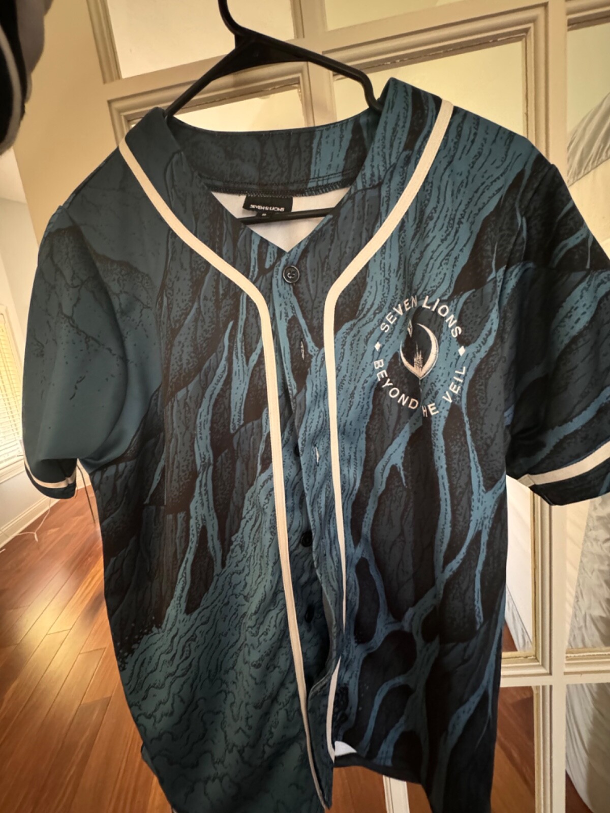 Picture 1 of 2