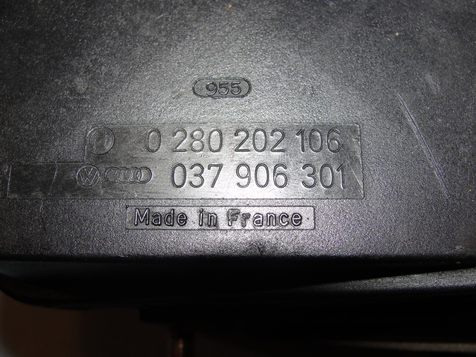 Used OE Bosch0280202106,VW037906301 F.I.Mass Air Flow Meter 8892