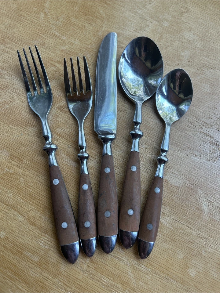 Juego de 3/5 cubiertos de acero inoxidable Hampton Chefs Bistro marrón 17 piezas con remaches leer Foto 2 de 4