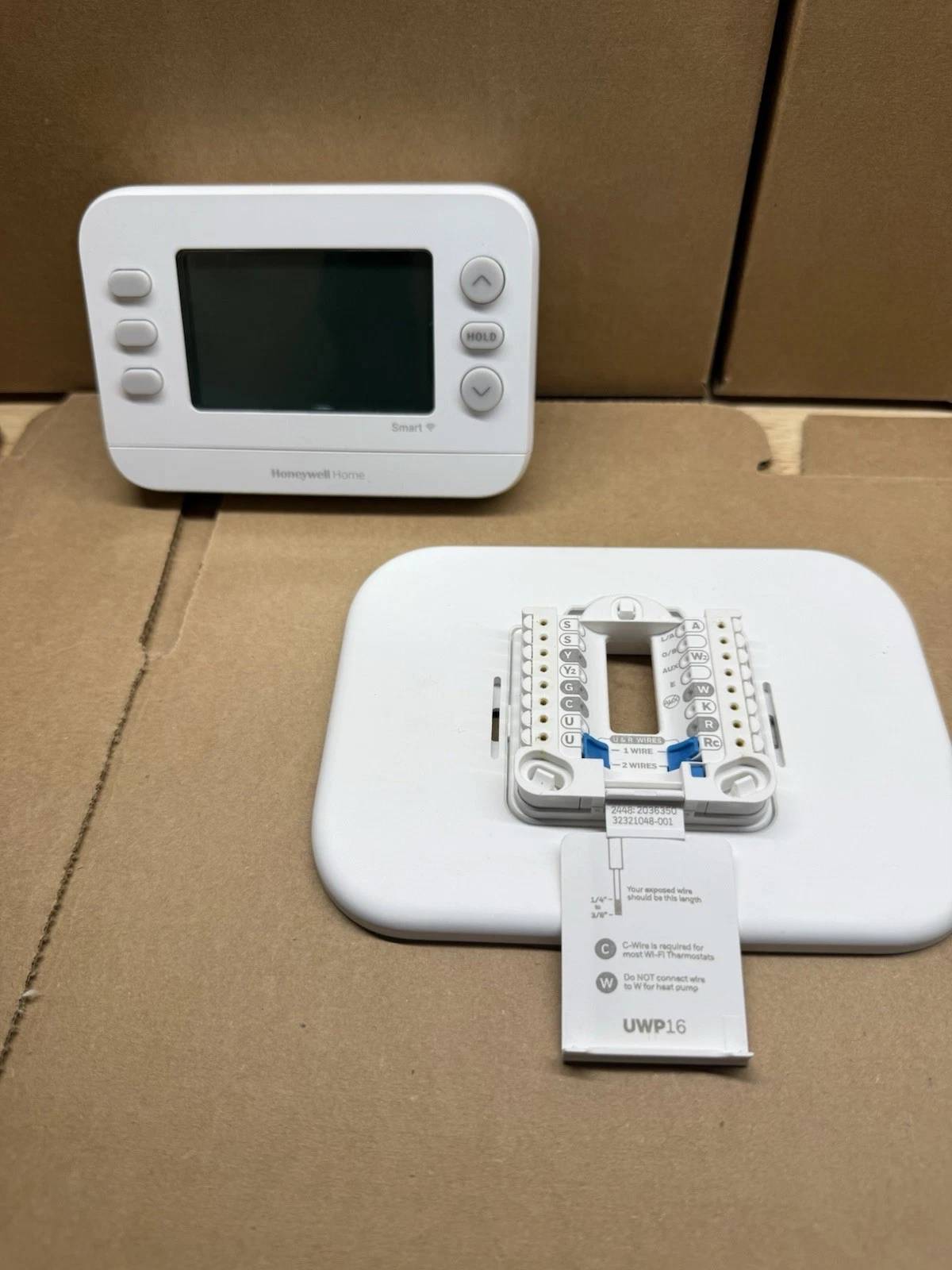 Honeywell Thermostat TH2110WF4008 S200 FocusPRO Smart Thermostat Works Great
