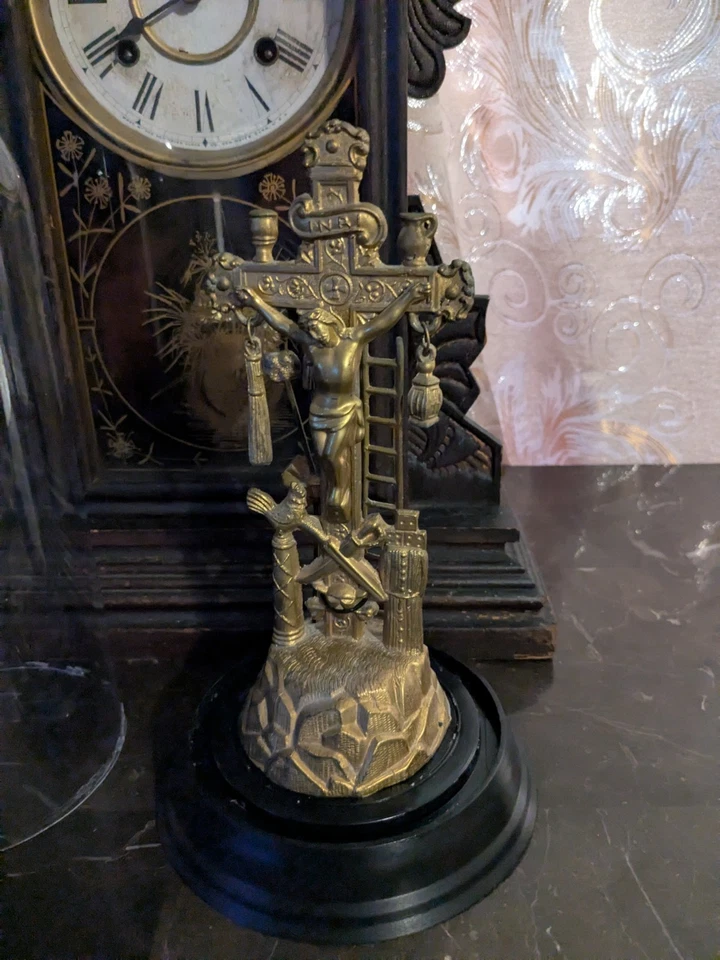 Momento Mori Arma Christi Crucifijo Calavera Huesos Cruzados Bajo Una Cúpula 11 3/4" Foto 3 de 4