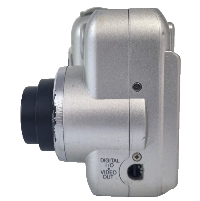 Cámara digital Nikon Coolpix 775 2,1 MP - plateada (N8) Foto 2 de 4