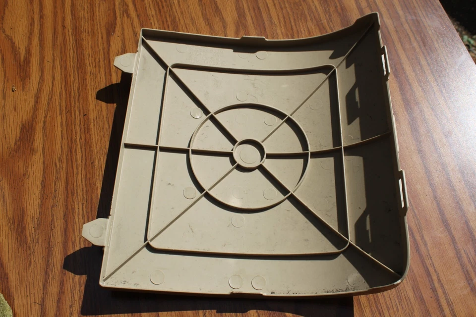 Крышка для хранения домкрата отделка задняя желтовато-коричневая от оригинального производителя Chevrolet Tahoe GMC Yukon 07 - 14 08 - Изображение 3 из 4