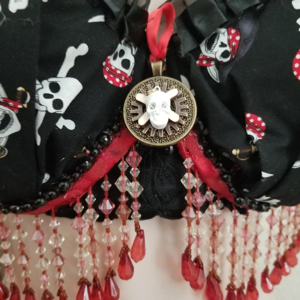 JUEGO DE 5 ARTÍCULOS PLATA PIRATA Sujetador Top 36C Disfraz Falda Pirata Sombrero, Gancho, Cinturón Ancho Foto 3 de 4