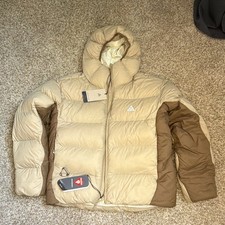 Nike ACG Men s Hooded Insulated Full Zip Puff...
