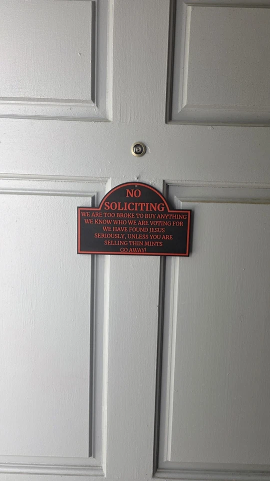 Letrero de puerta Go Away impreso en 3D Foto 2 de 2