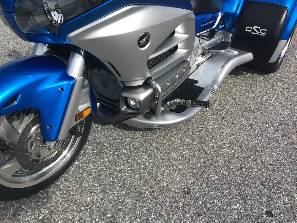 2013 Honda Gold Wing  - Image 3 of 4