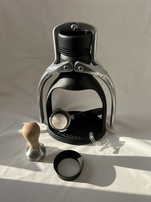 ROK Espresso GC schwarz manuelle Espressomaschine mit Buche Tamper & Zubehör