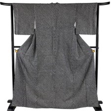 JAPANESE KIMONO FINE PATTERN BLACK 167.5cm 5 ft 6 in PURE SILK B0440