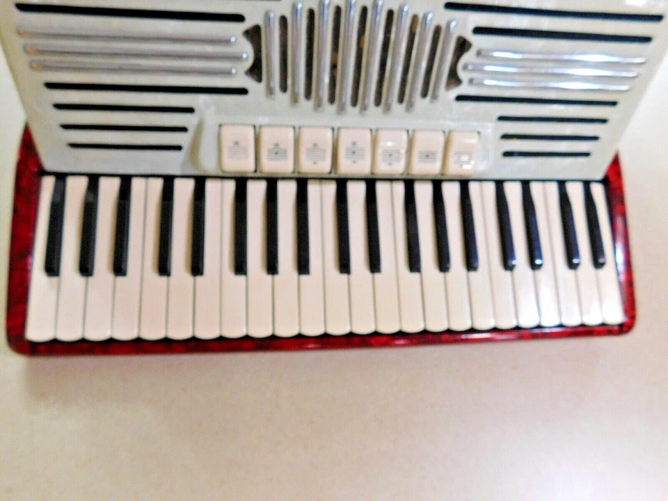 PANCORDION ACCORDION DELUXE IN RED & PEARL WITH CASE EXCELLENT CONDITION - Image 2 of 4